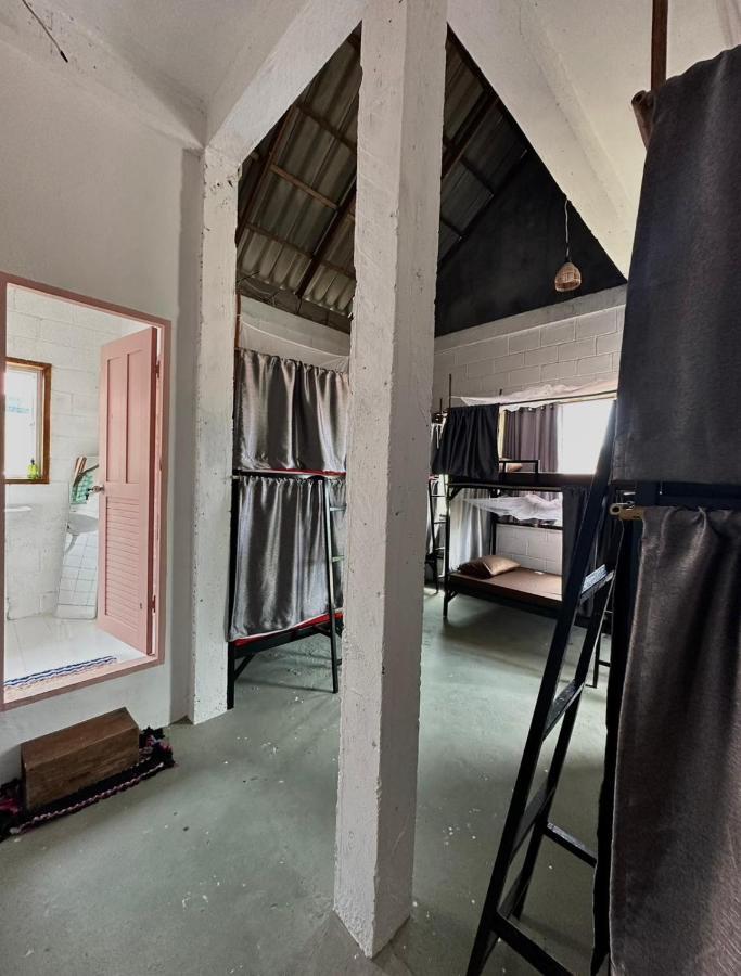 Seashell Guesthouse, Bar And Tattoos Ko Rong Sanloem Eksteriør bilde