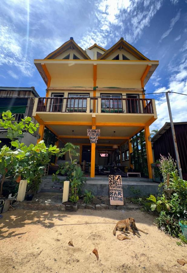 Seashell Guesthouse, Bar And Tattoos Ko Rong Sanloem Eksteriør bilde
