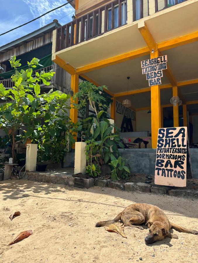 Seashell Guesthouse, Bar And Tattoos Ko Rong Sanloem Eksteriør bilde